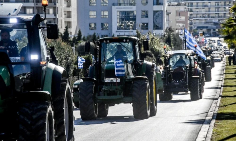  Νέο μπλόκο των αγροτών στα φορτηγά στο τελωνείο των Ευζώνων στο Κιλκίς (Εικόνες)